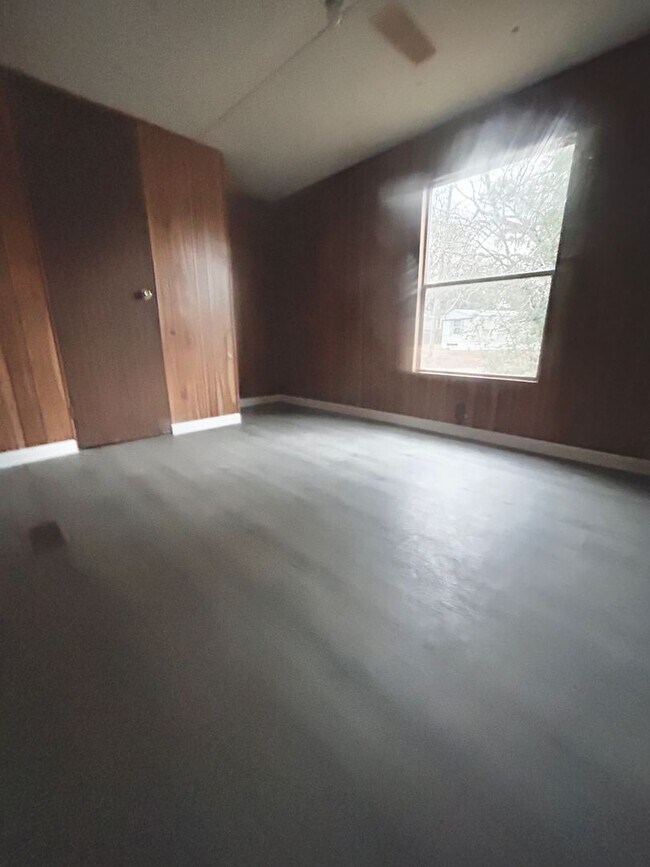 Building Photo - 106 Courtillians Rd