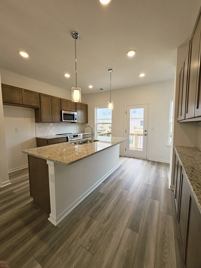 Building Photo - 128 Rosebush Ln