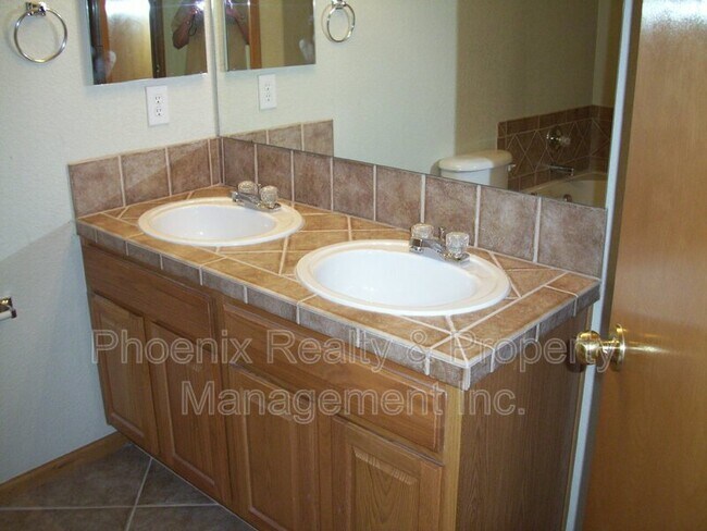 Building Photo - 678 Mathews Cir