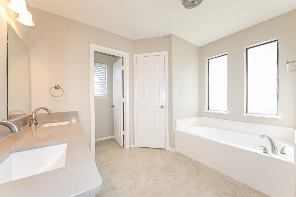 Building Photo - 1402 Sayles Ave