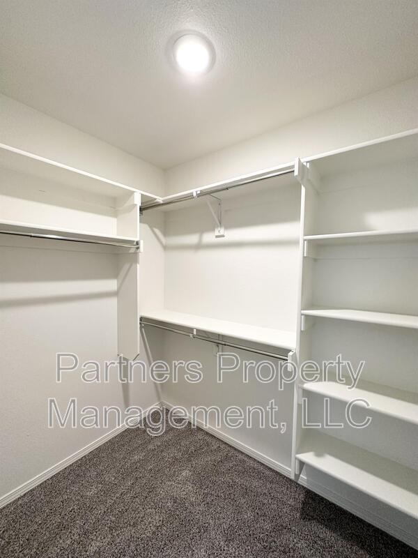 Building Photo - 940 S Amarillo Ave