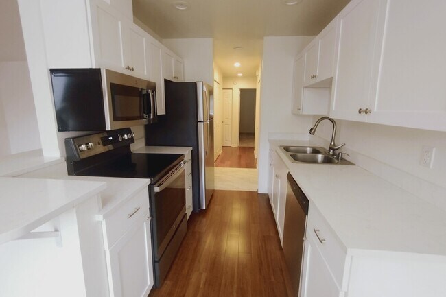 108 Kitchen with Quartz Counters - Beachwood Homes in Kirkland
