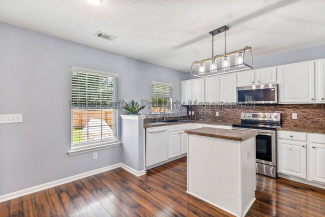Building Photo - 215 Tigers Paw Dr