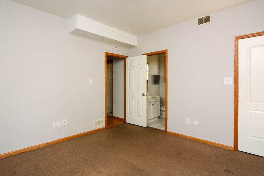Building Photo - 3121 N Hoyne Ave