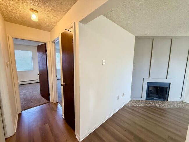 Building Photo - Move in specials - Pick One - Flexible lease terms are available  - 2 Bed, 1 Bath Apartment.