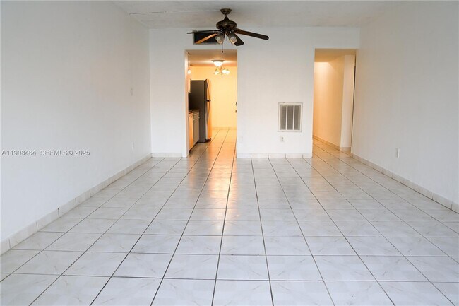 Building Photo - 9210 Fontainebleau Blvd