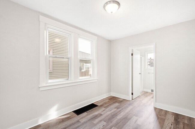 Building Photo - Stunning 3 bedroom home in Ambridge available August 1!