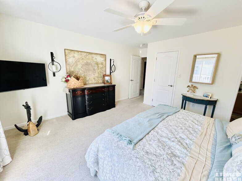 Master Bedroom - 20256 Simonton Ct