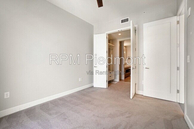 Building Photo - 1820 Peachtree Rd NW