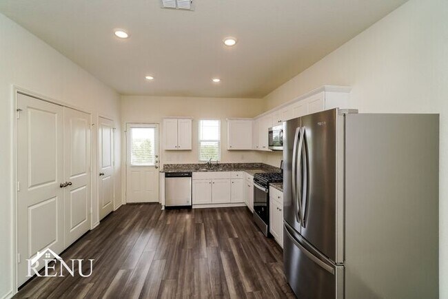 Building Photo - 5160 Firefly Hls