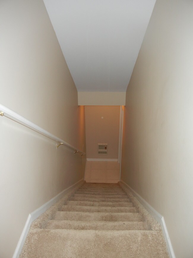 Building Photo - 39471 Springwater Dr