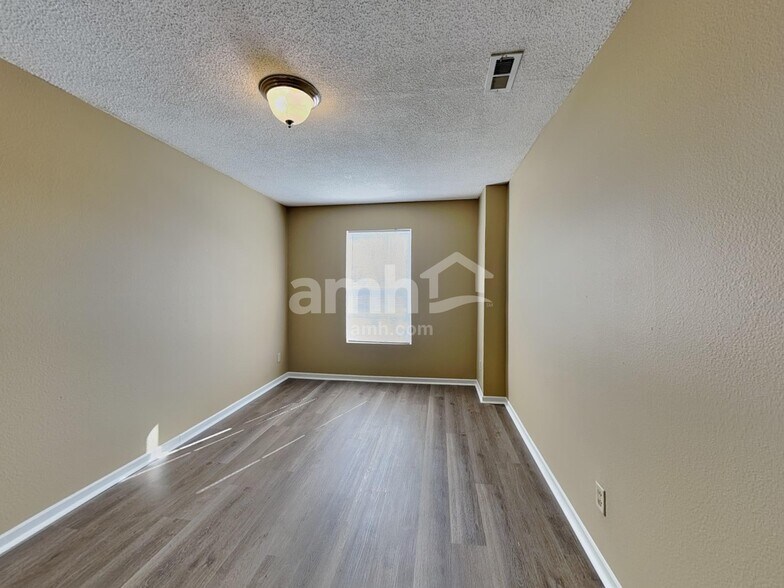 Building Photo - 990 Brookhaven Dr