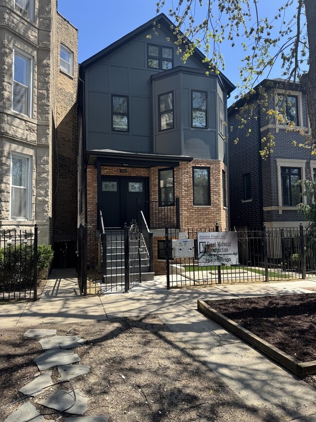 Primary Photo - 1709 N Maplewood Ave