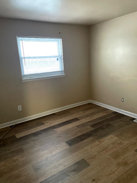 Building Photo - 650 Baltic Dr