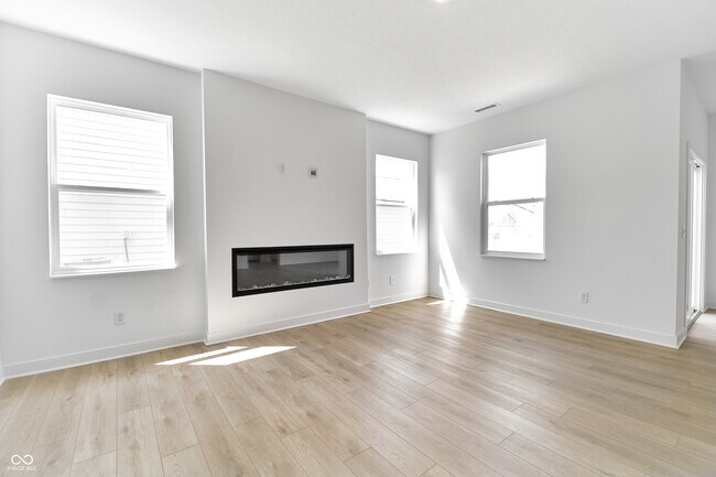 Building Photo - 422 Eisenhower St