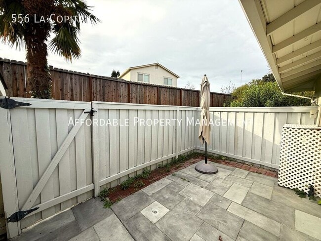 Building Photo - 556 La Copita Ct