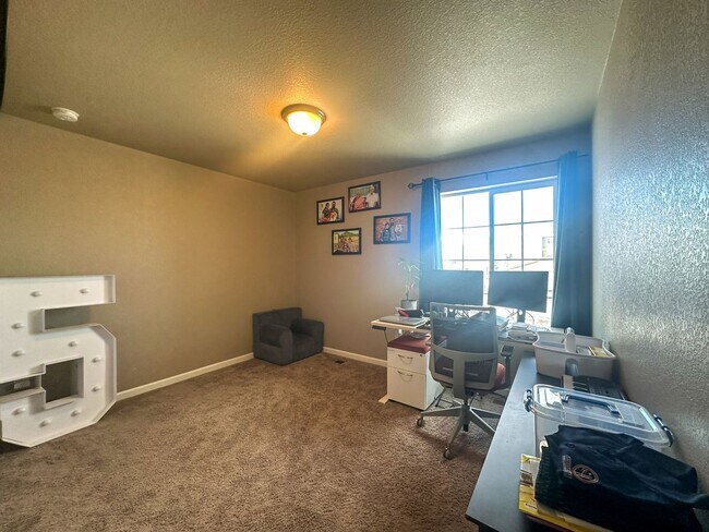 Building Photo - Grand 6bd 4ba Crystal Valley home with an in-law suite!!!