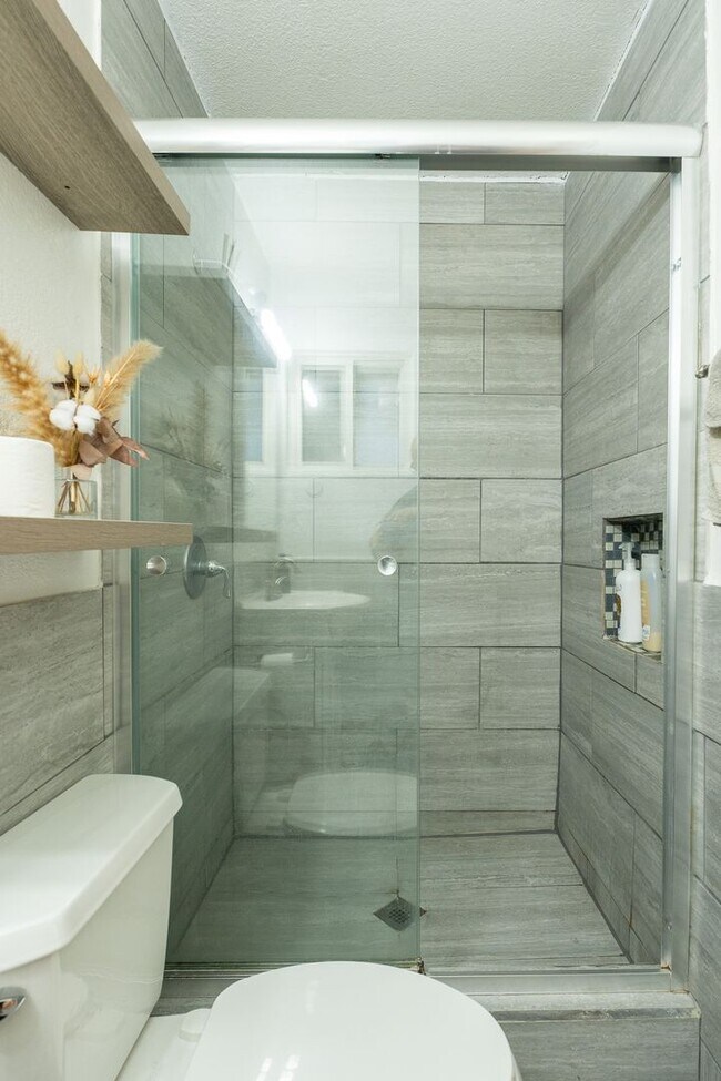 Building Photo - Cozy Zen Retreat Home with 4BD+3BA  Share ...