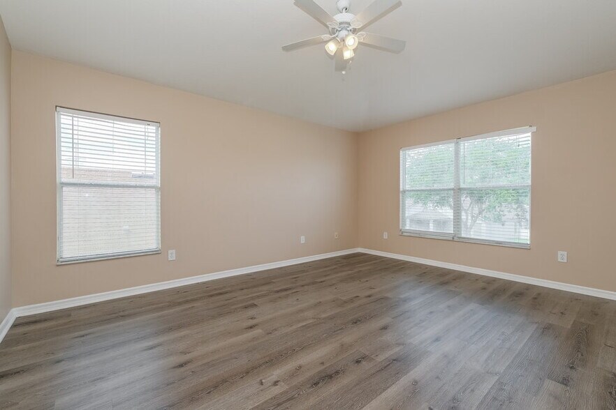 Building Photo - 2613 Palesta Dr