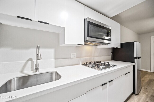 Building Photo - 3025 N 32nd St