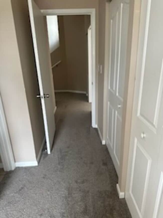 Building Photo - Updated 2BR/2.5BA Townhome w/ Office + Gar...
