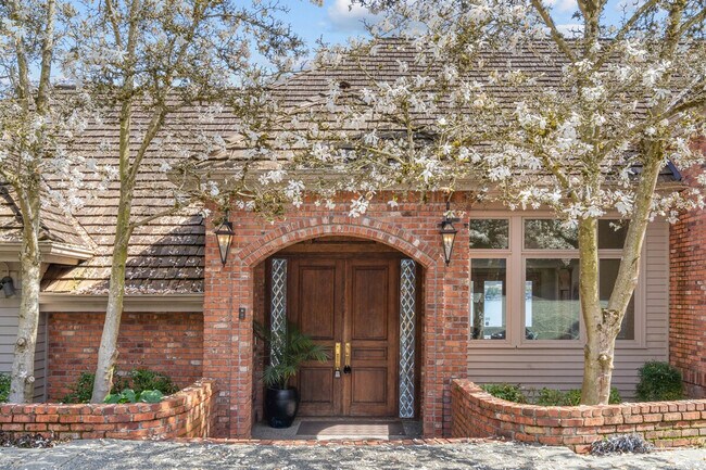 Building Photo - 6408 E Mercer Way