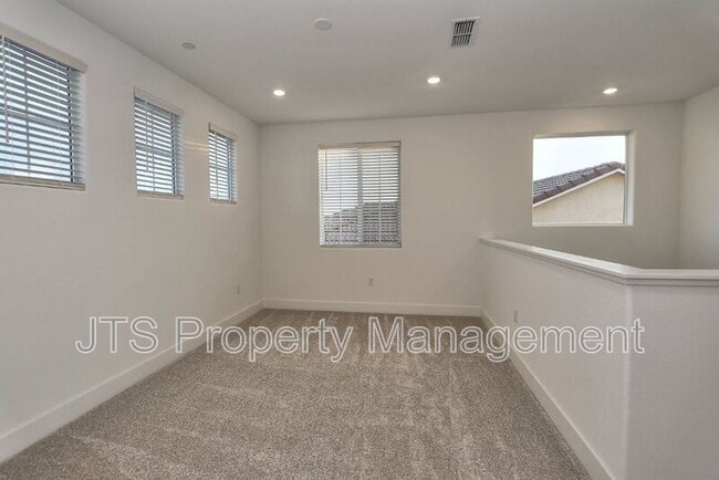 Building Photo - 4364 Greenshank Cir