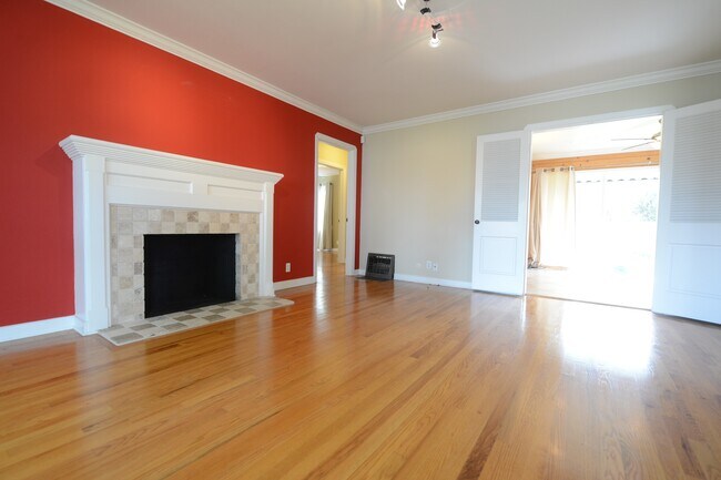 Primary Photo - 1060 Ridgeley Dr