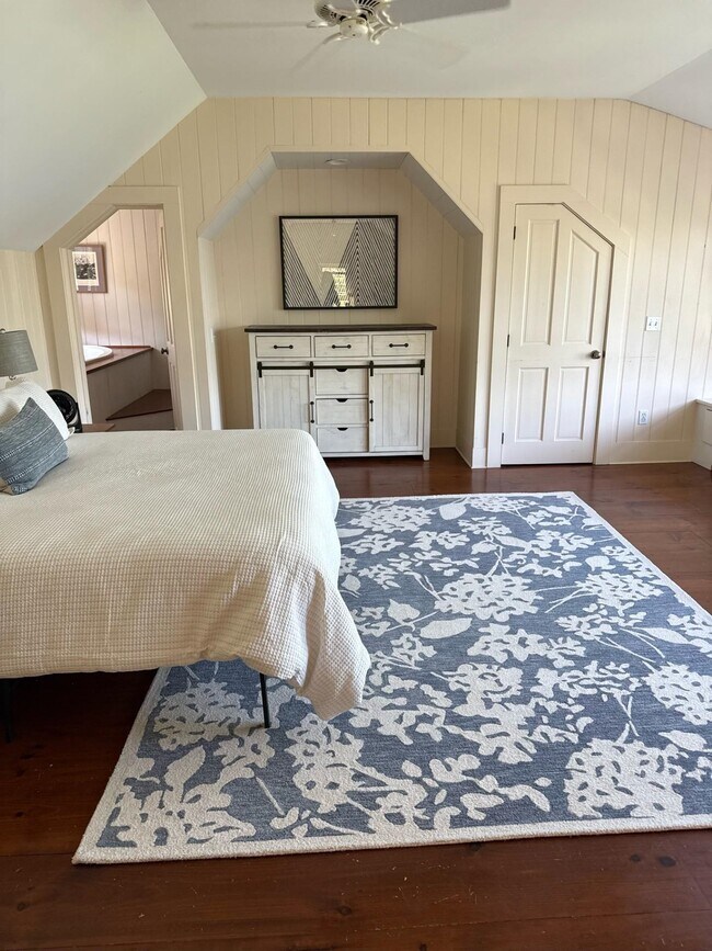 Building Photo - 15 Lake Ave