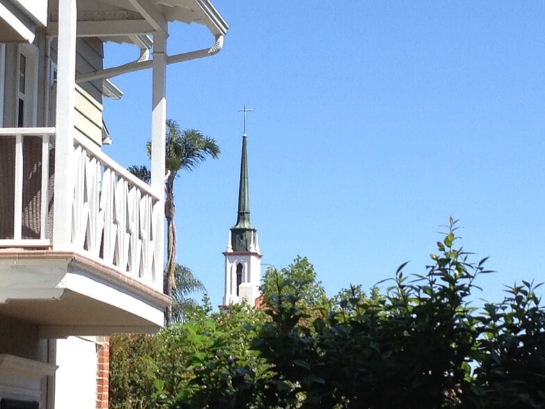 1054 balcony - 1054 Masselin Ave
