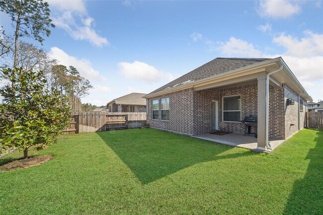 Building Photo - 15527 Maple