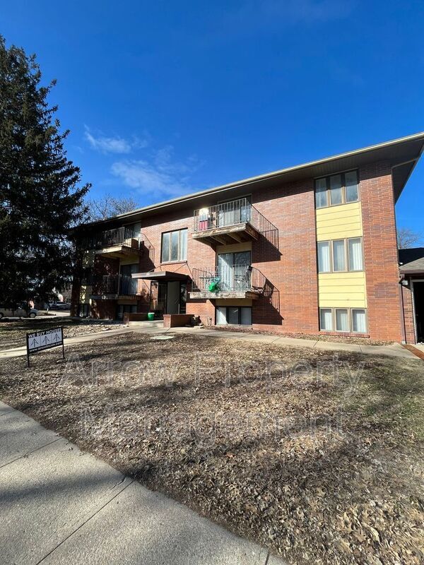 Building Photo - 440 Moffitt St