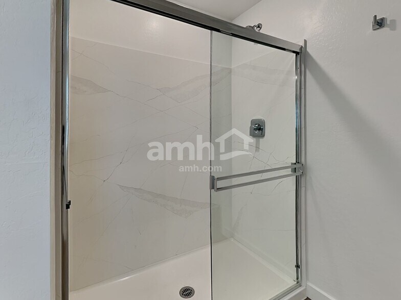 Building Photo - 20177 W Thomas Rd