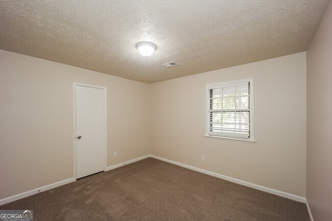 Building Photo - 380 Fleming Ct