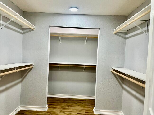 Building Photo - 10615 Piping Rock Ln