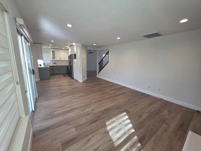 Building Photo - 35 Beechwood Ct