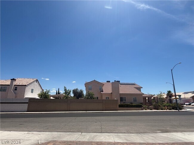 Building Photo - 6460 W Diablo Dr