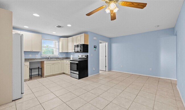 Building Photo - 141 NE Naranja Ave