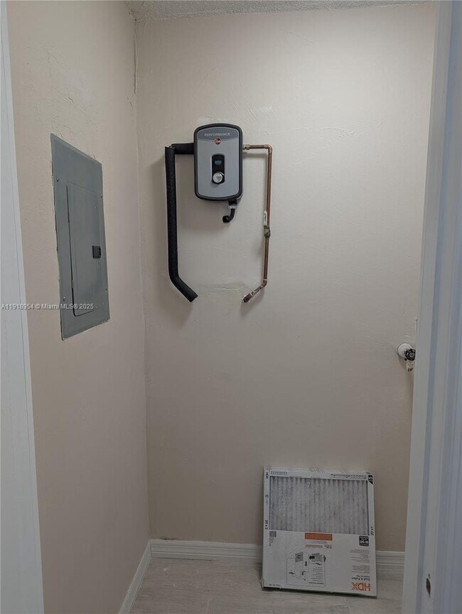 Building Photo - 1908 NW 17th St