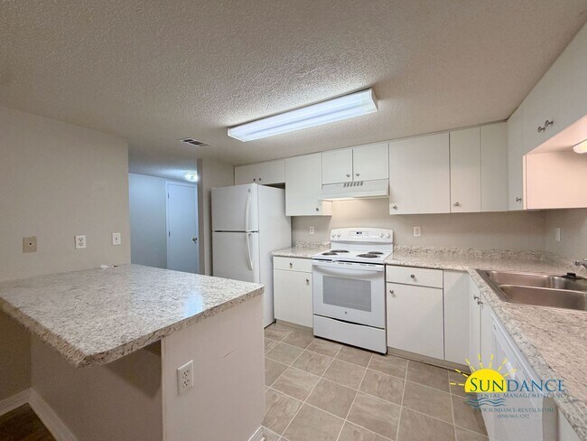 Building Photo - Newly Renovated 3 Bedroom Townhouse in Fort Walton Beach!