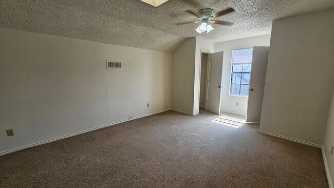 Building Photo - 544 E Windsor Dr