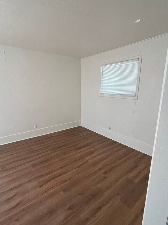 Building Photo - 925-931 Mitchell St