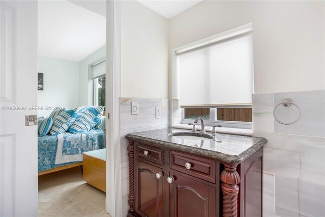 Building Photo - 12515 Palm Rd