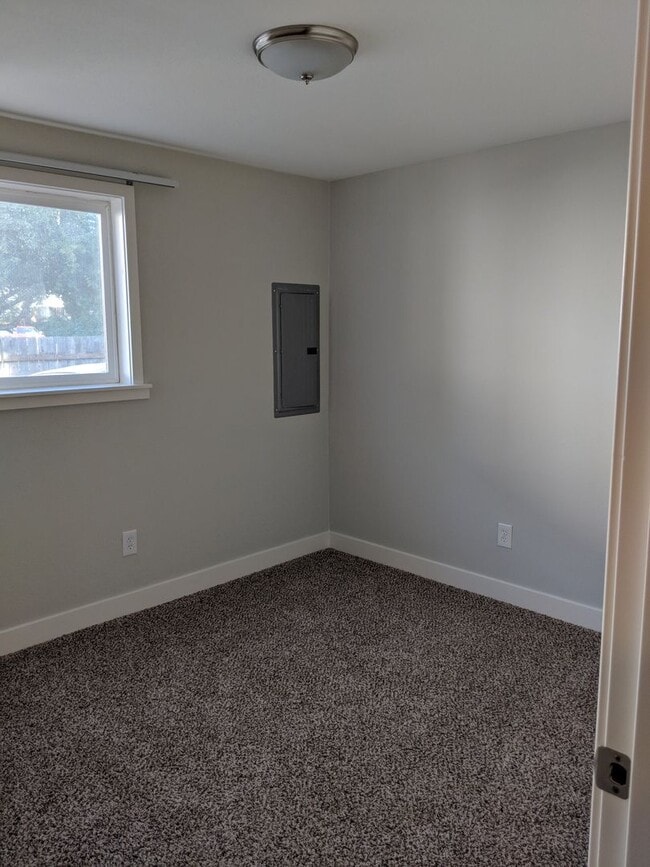 Building Photo - 613/615 NW 9th Avenue