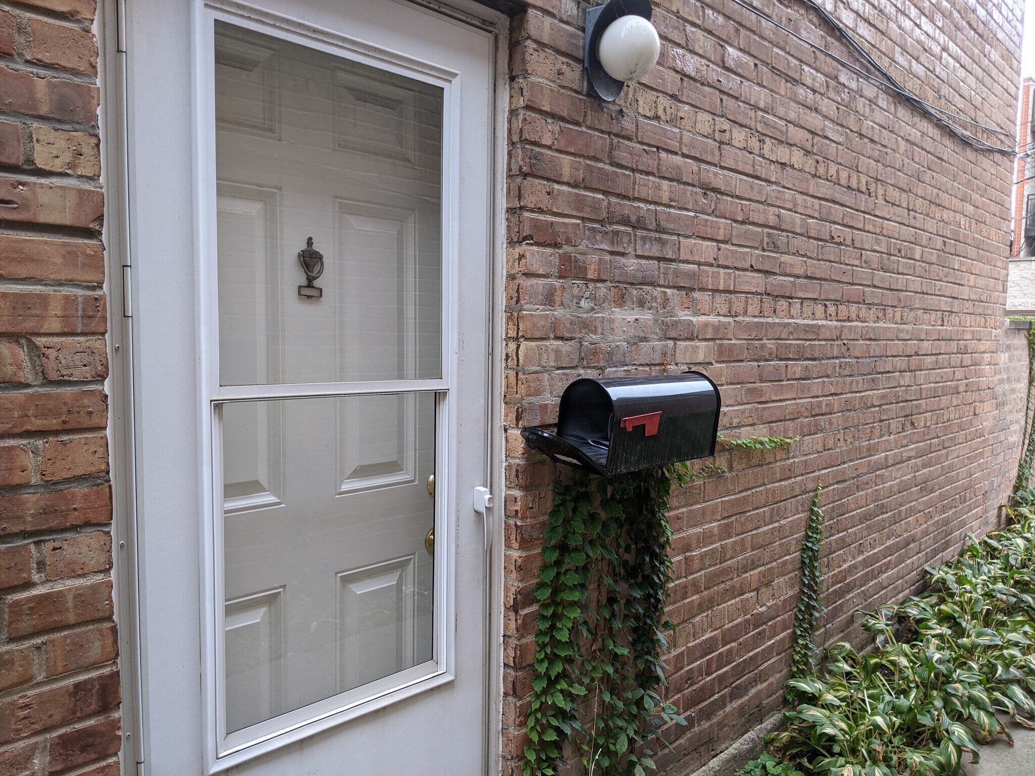 PLEASE CONTACT me for the video my tenant made for me - 934 W Wolfram St