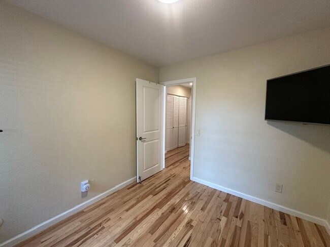 Building Photo - Stunning END-UNIT 3-bedroom condominium located in Agoura Hills