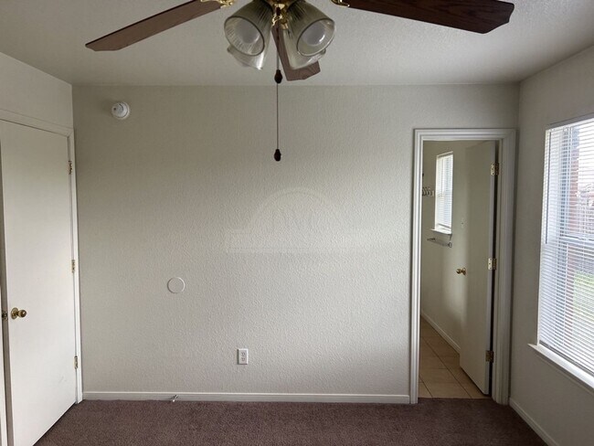 Building Photo - 304 Primrose