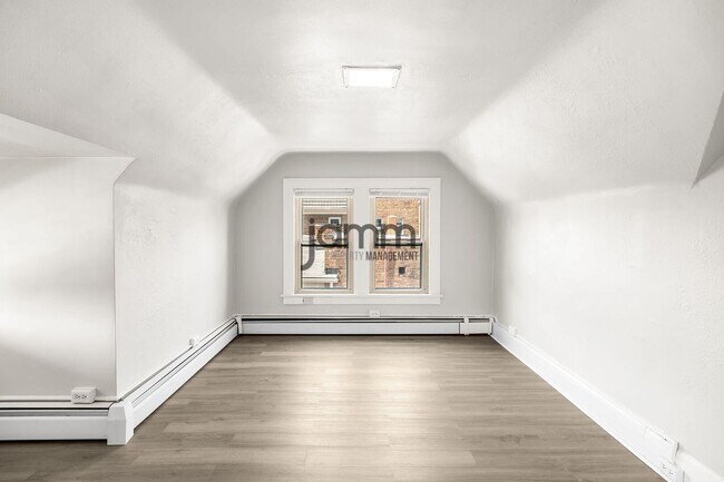 Building Photo - 14724 Clifton Blvd