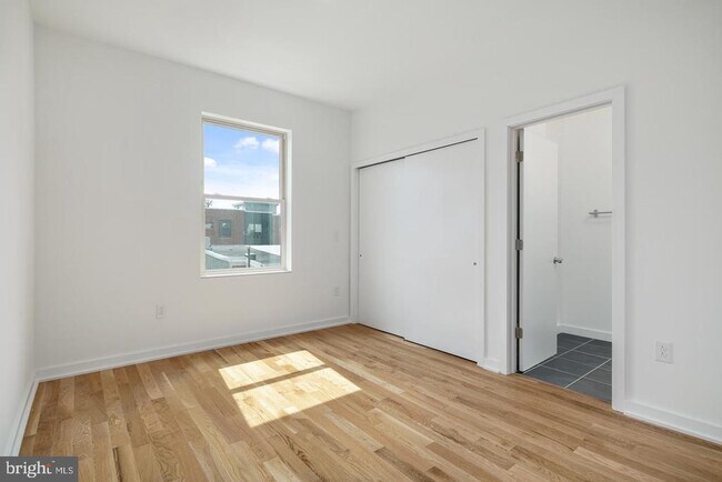 Building Photo - 1917-21 E Letterly St