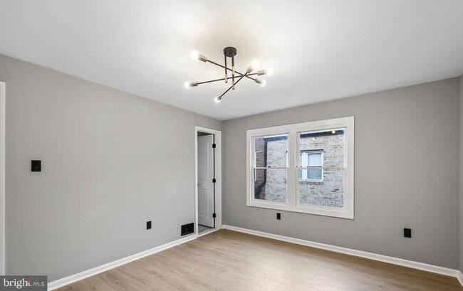 Building Photo - 1527 N Colonial Terrace